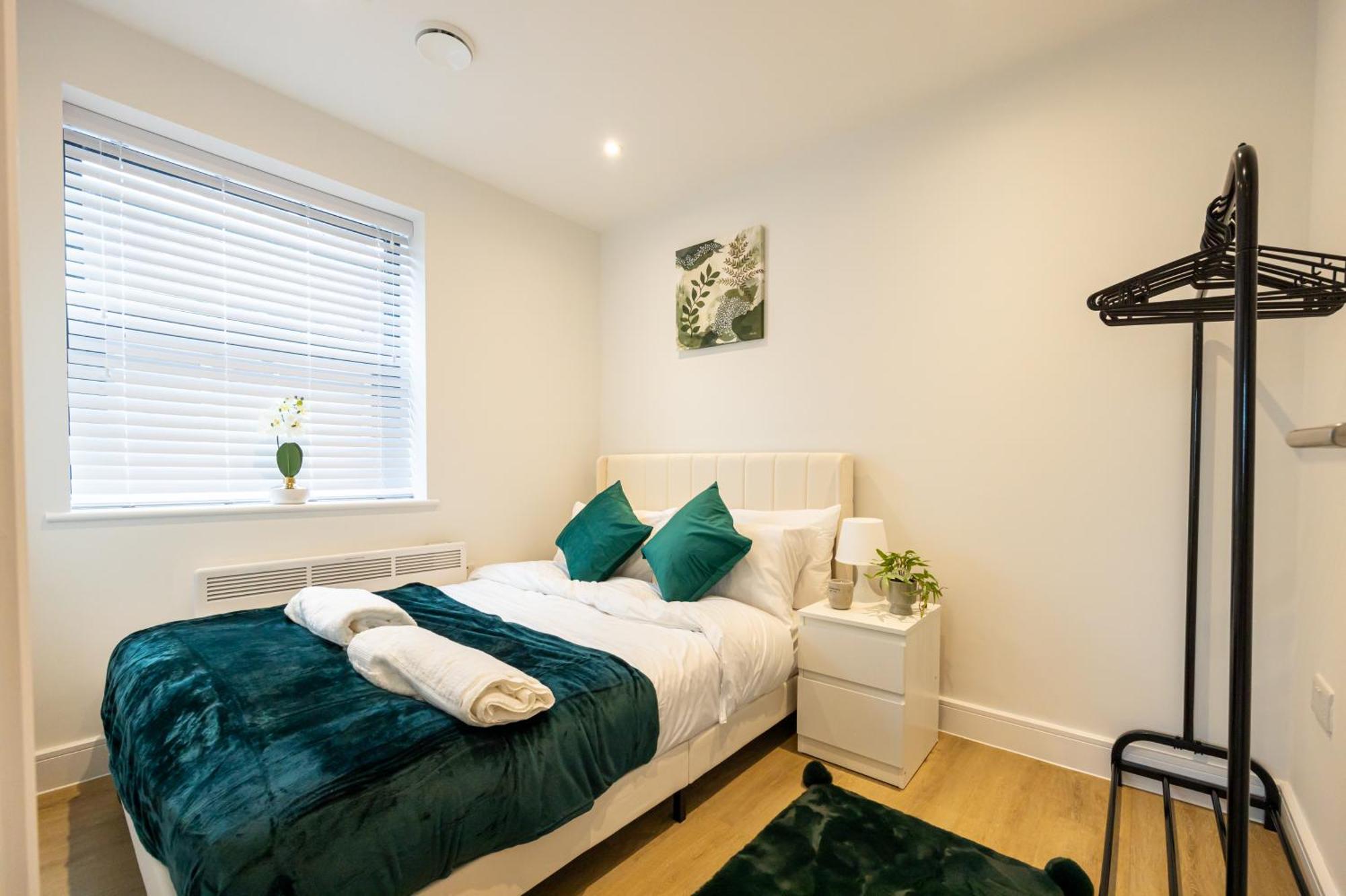 Modern 2 Bed Near Wythenshawe Hospital And Manchester Airport With Parking Bagian luar foto